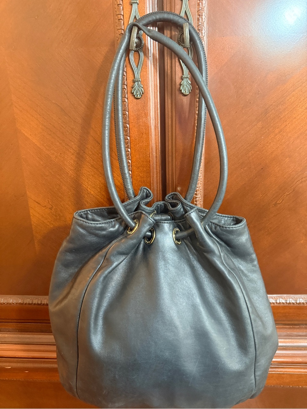 Michael Kors EUC Black
Frankie buttery soft Leather
Drawstring Shoulder Bag - Picture 5 of 13